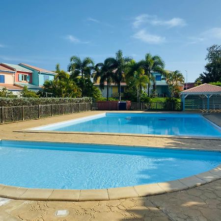 Maison mitoyenne , piscine,Citerne, jardin, parking, plage Le Gosier  Esterno foto