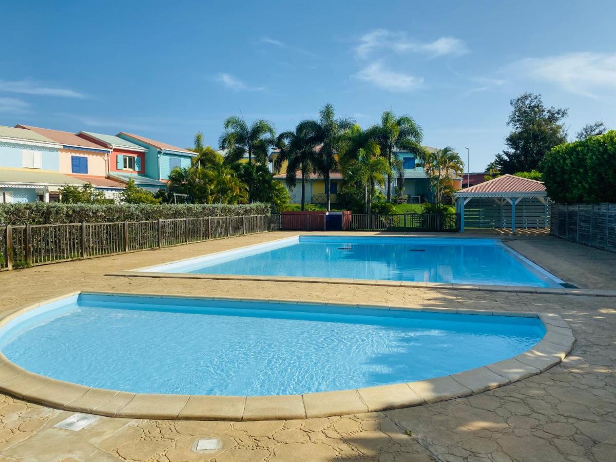 Maison mitoyenne , piscine,Citerne, jardin, parking, plage Le Gosier  Esterno foto