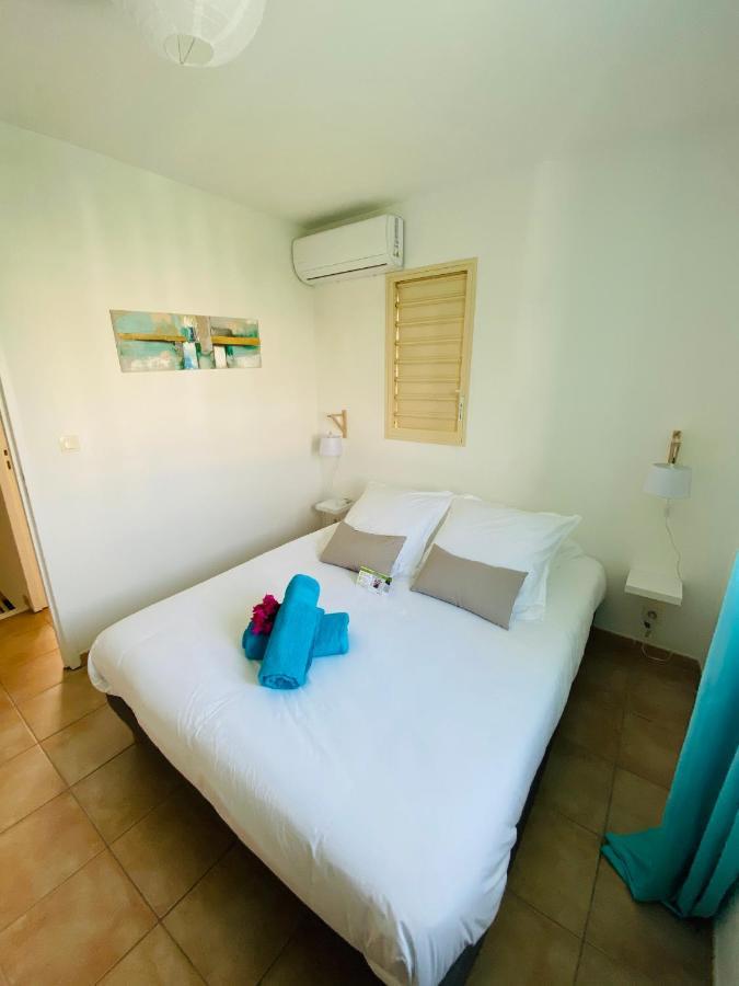 Maison mitoyenne , piscine,Citerne, jardin, parking, plage Le Gosier  Esterno foto
