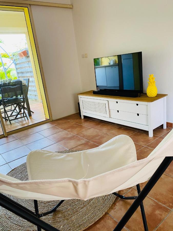 Maison mitoyenne , piscine,Citerne, jardin, parking, plage Le Gosier  Esterno foto