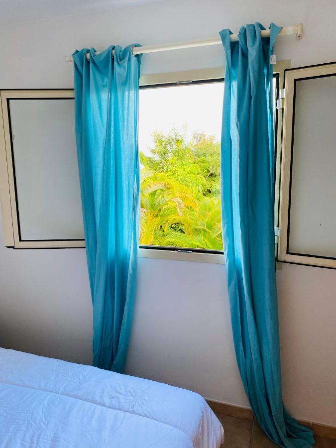 Maison mitoyenne , piscine,Citerne, jardin, parking, plage Le Gosier  Esterno foto