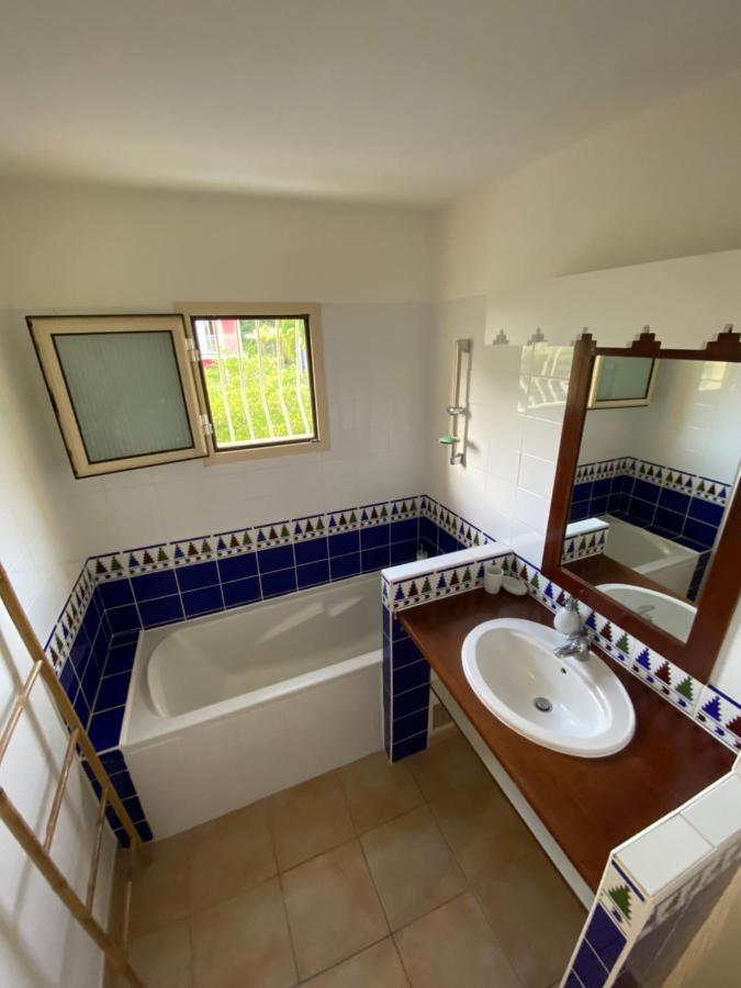 Maison mitoyenne , piscine,Citerne, jardin, parking, plage Le Gosier  Esterno foto