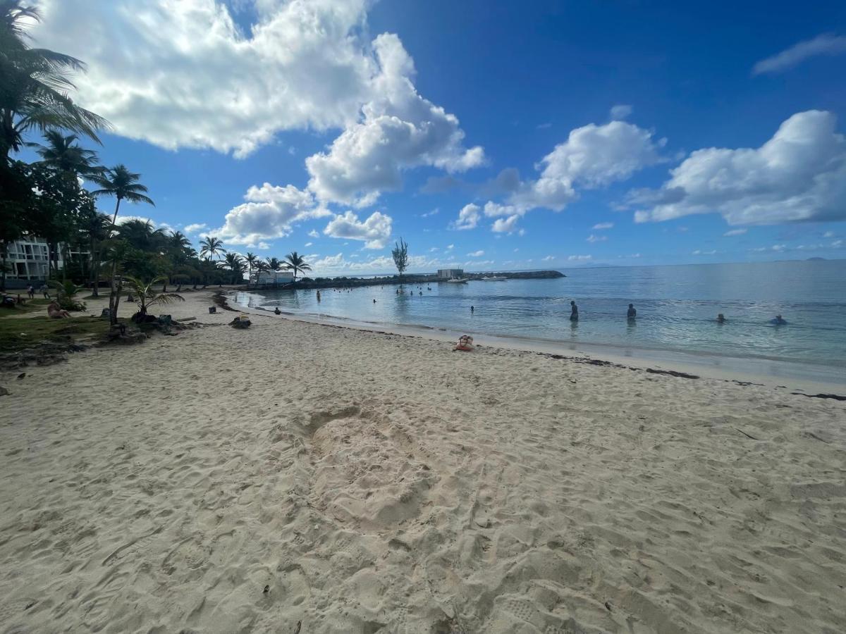 Maison mitoyenne , piscine,Citerne, jardin, parking, plage Le Gosier  Esterno foto